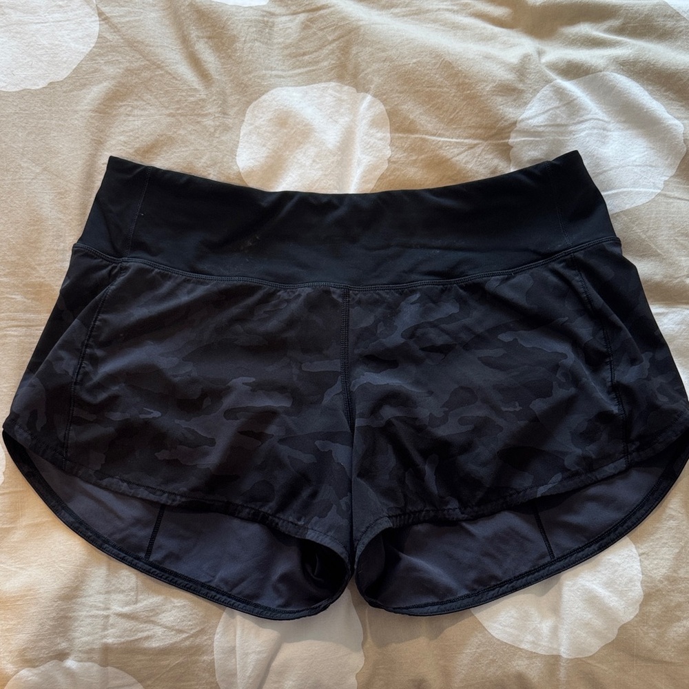 Lululemon speed up mid-rise lined short